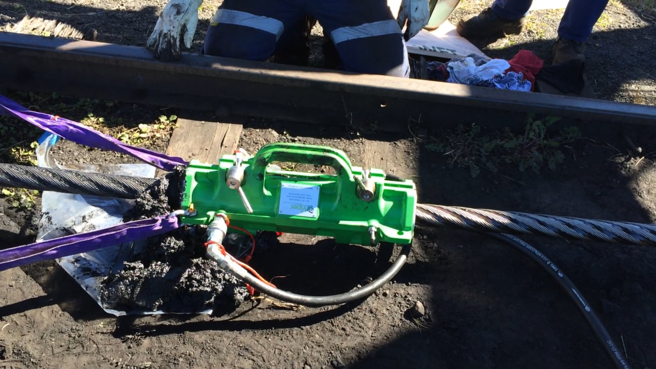 Viper WRL lubricating a wire rope